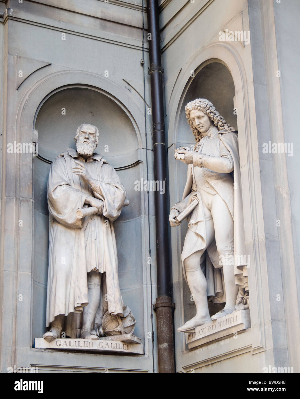 Statue Von Galileo In Den Uffizien Es Gibt 28 Statuen Der