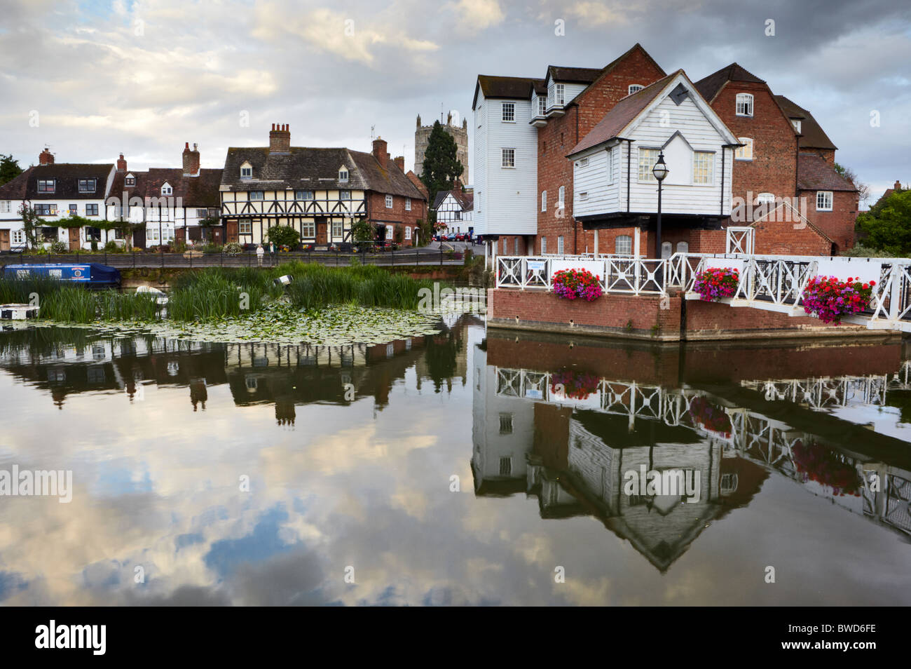 Der Fluss Avon und Abbey-Mühle bei Tewkesbury, Gloucestershire Stockfoto