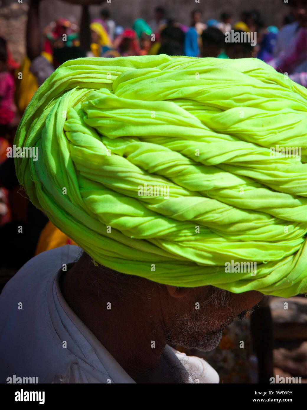 Bunten Rajasthani Turban auf einer Hochzeitsfeier. Stockfoto