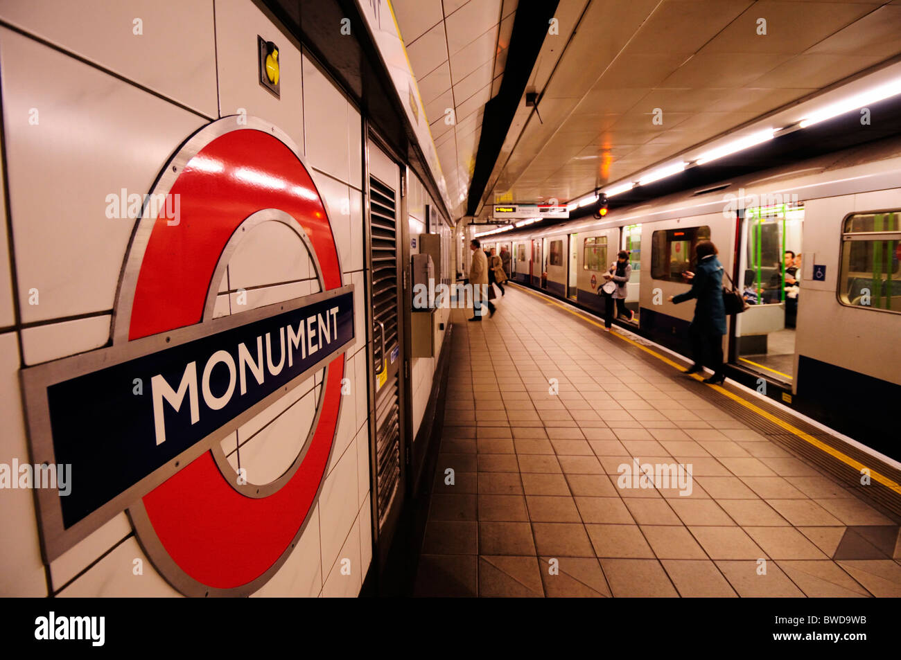 Denkmal u-Bahn Station, London, England, UK Stockfoto