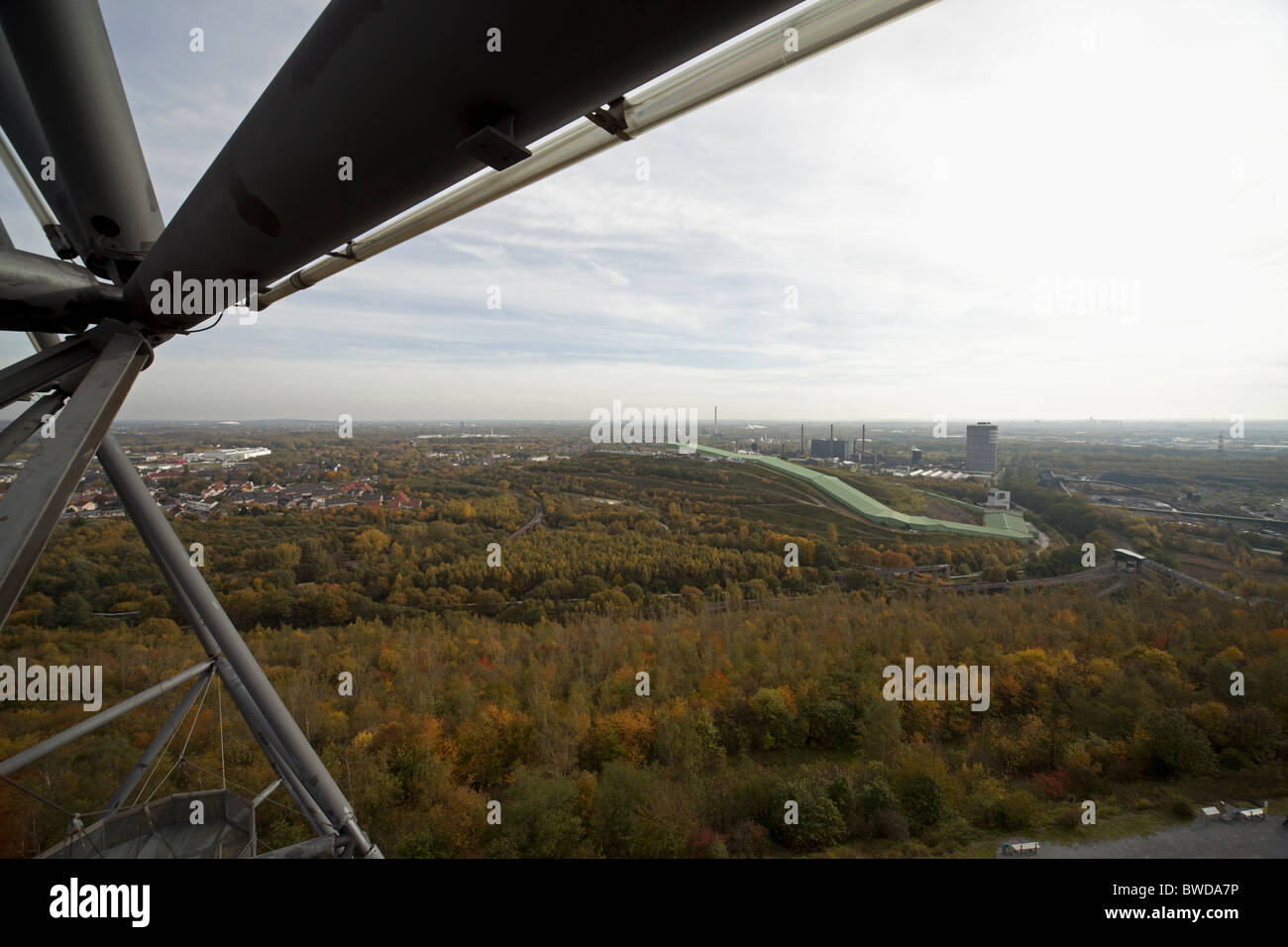 Tetraeder und Indoor Ski Halle in Bottrop, Ruhrgebiet, Deutschland Stockfoto