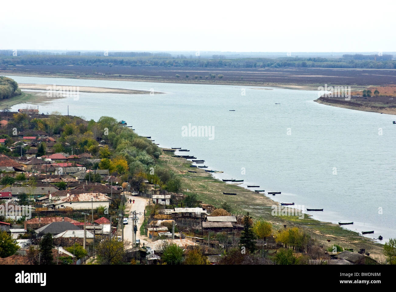 Dorf am Ufer der Donau in Rumänien Stockfoto