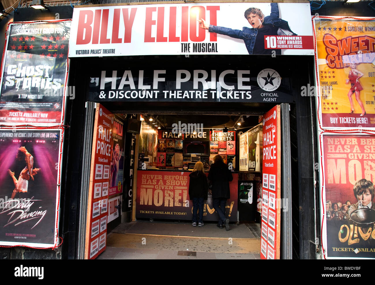 Ermäßigte Theaterkarten zum Verkauf auf Leicetser Platz Stockfoto