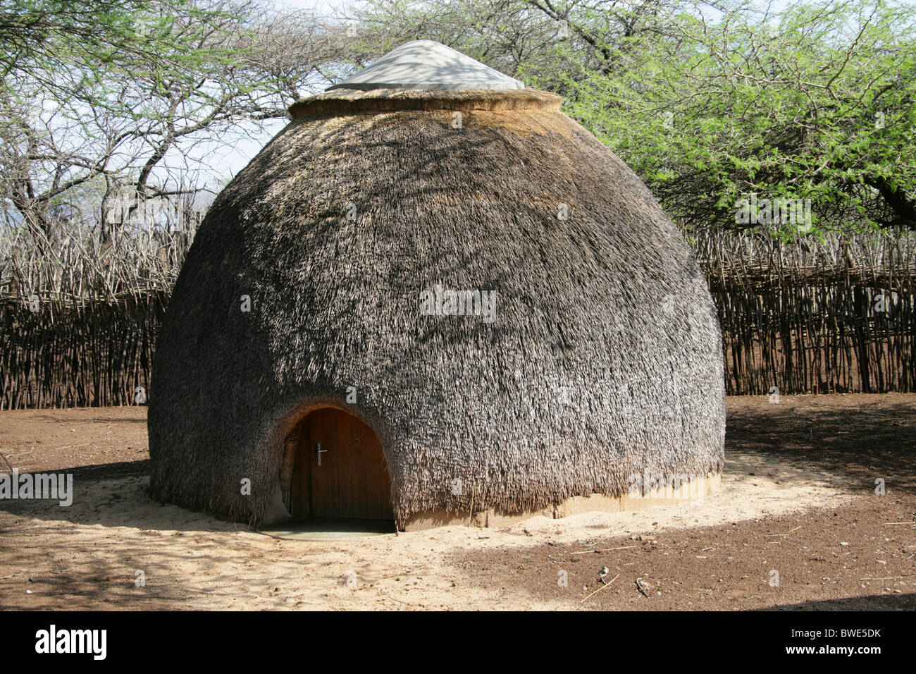 Strohgedeckte Hütte, Swazi Dorf, Swasiland, Südafrika Stockfoto