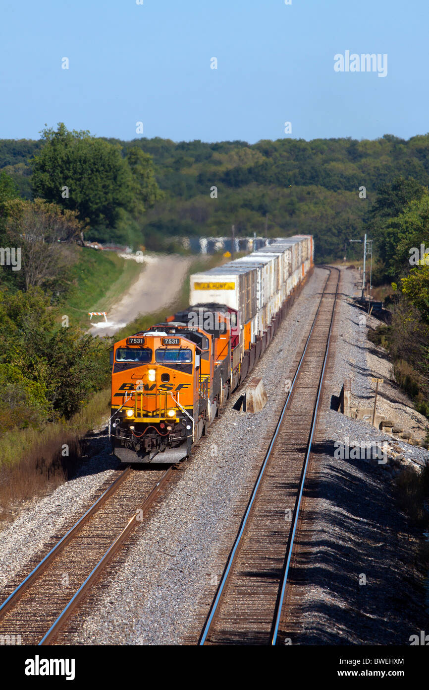 BNSF Railway intermodalen Zug in Illinois. Stockfoto