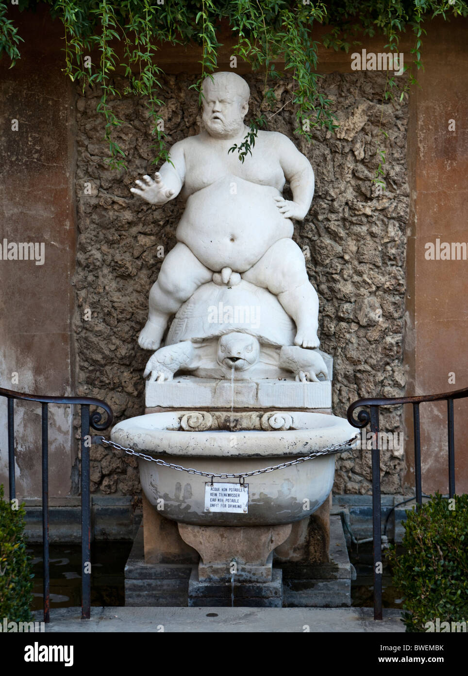 Kopie des Bacchino, eine Statue von Valerio Cioli der Cosimo Medicis Court Dwarf, Pietro Barbino (Morgante), Bacchus auf einer Schildkröte Stockfoto