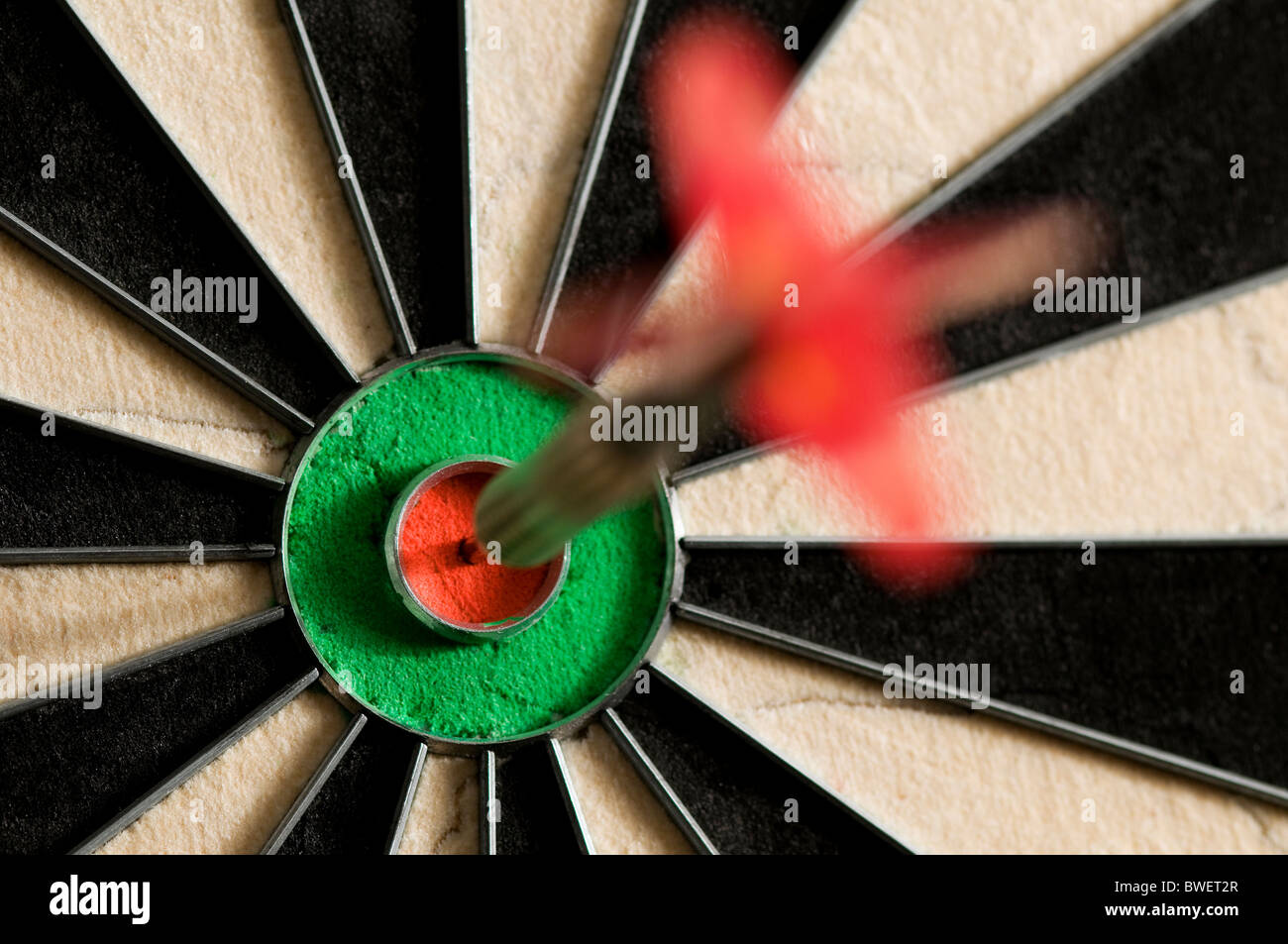 Dart in dartboard Bullseye Stockfoto