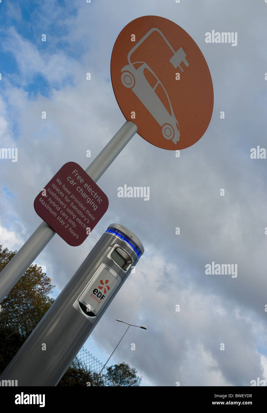 EDF Energie Auto stecken Sie Saft Punkt elektrische Ladegerät Stockfoto