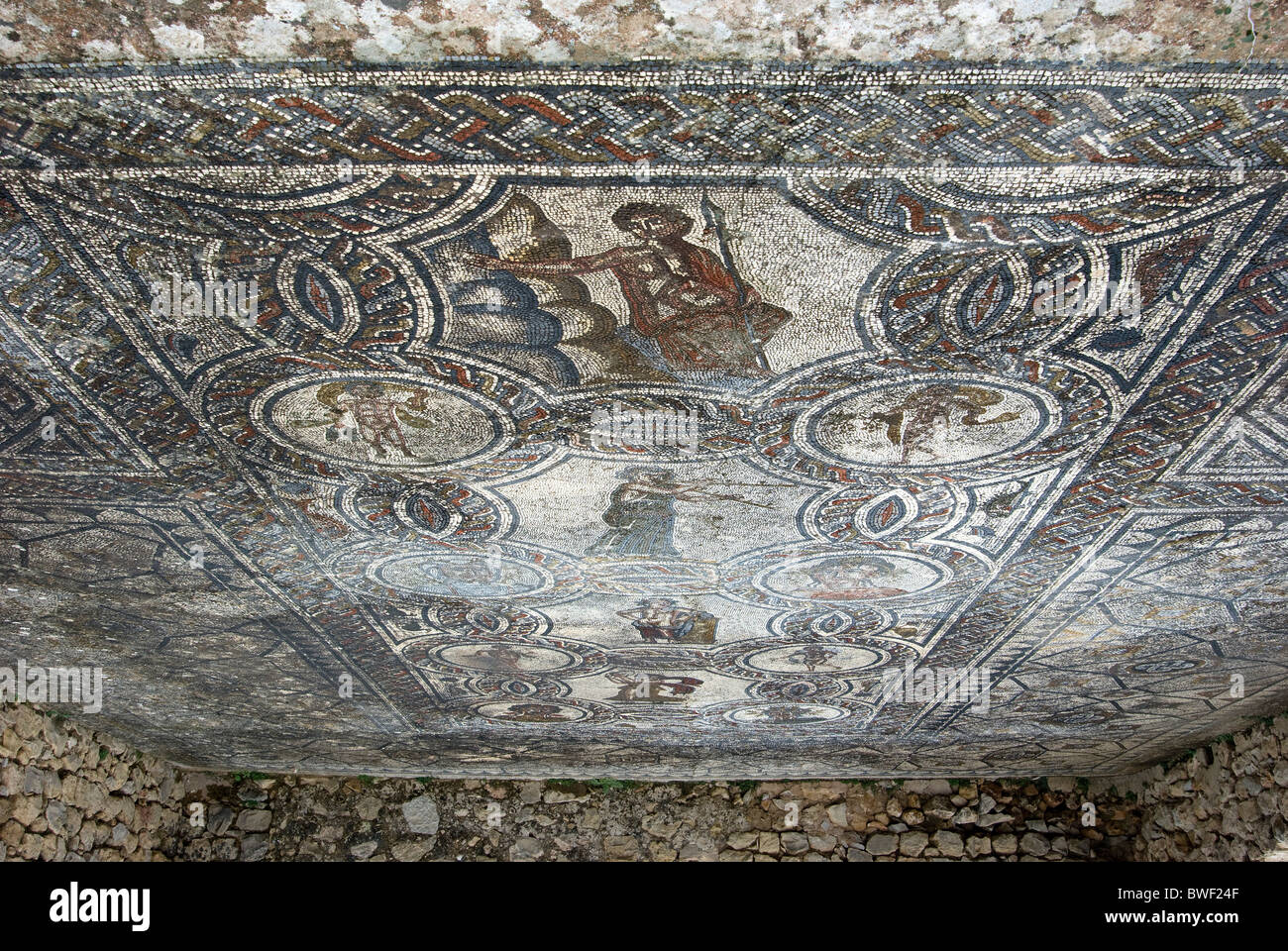 Volubilis, römische Ausgrabungsstätte in Marokko. Die vier Jahreszeiten-Mosaik im Haus des Dionysos Stockfoto