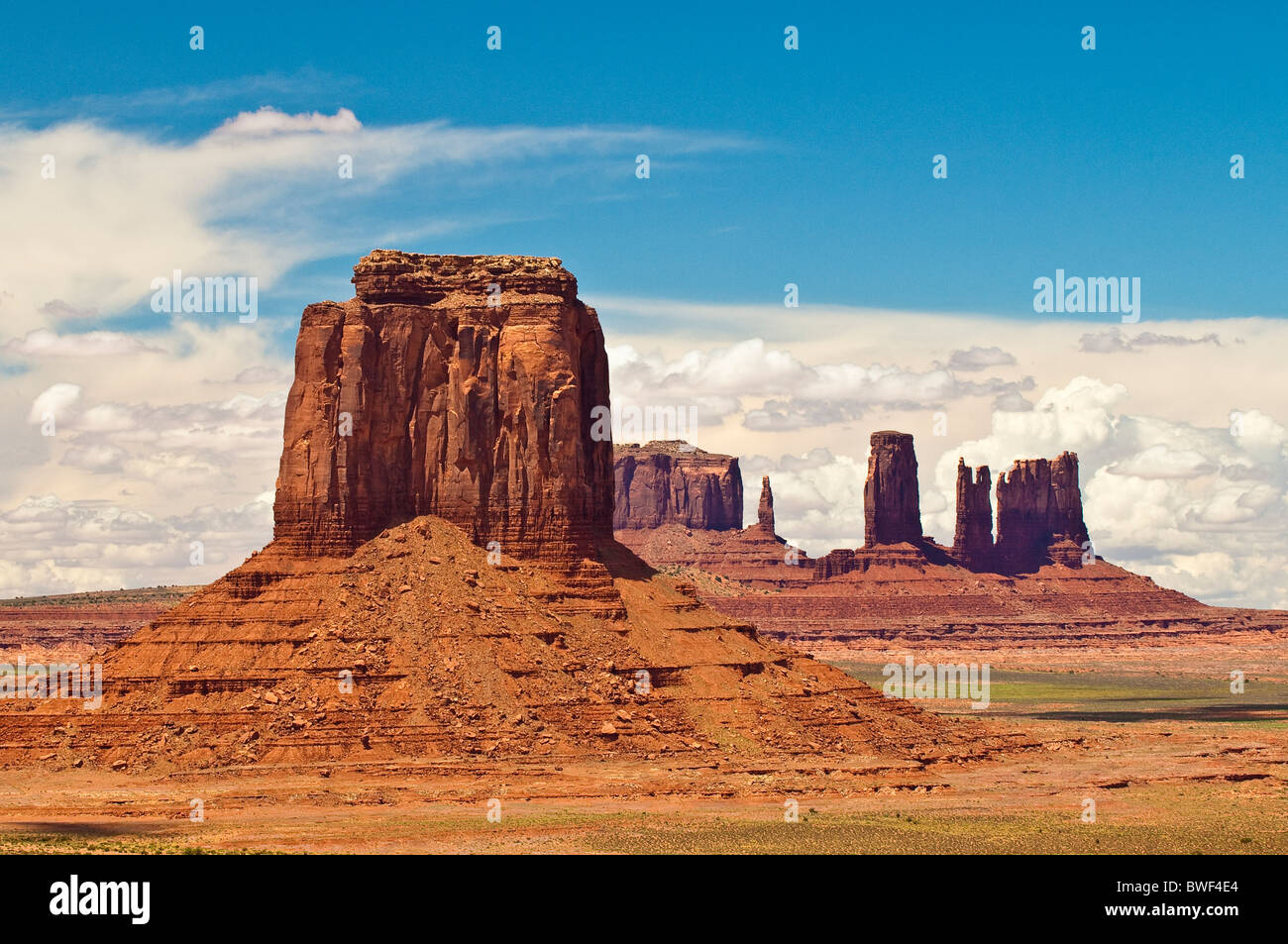Auf der Suche durch das Nord-Fenster auf den Buttes im Monument Valley, Arizona, USA Stockfoto