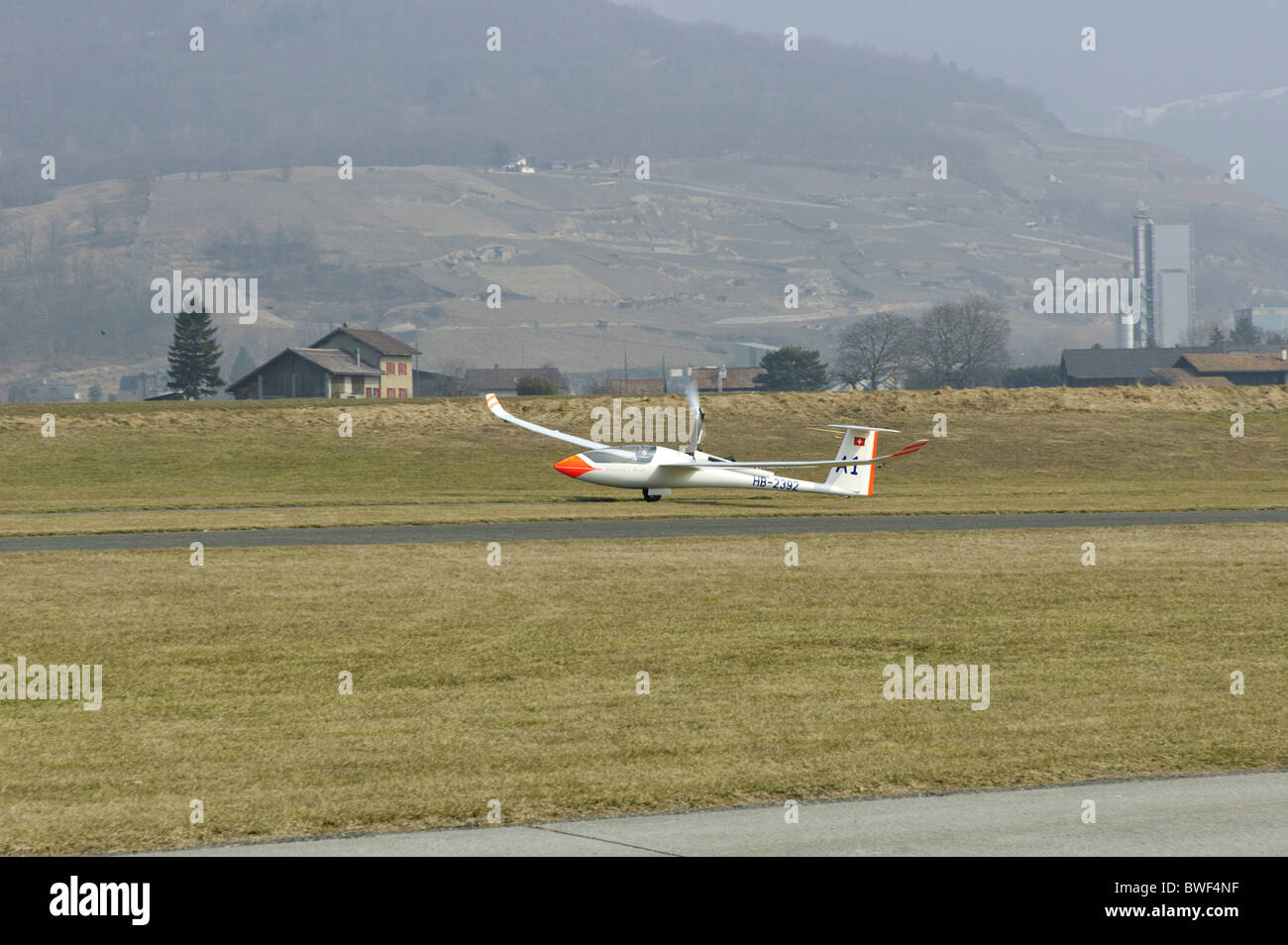 Selbst starten Sailplane-Ventus Ventus 2CM selbst starten Segelflugzeug ab Flugplatz des Placettes, Bex, Wallis, Schweiz, Stockfoto
