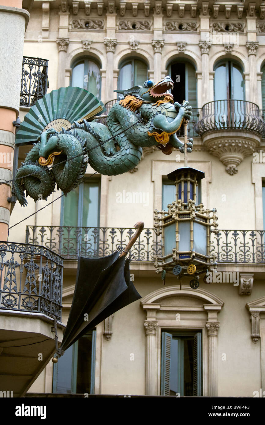 Art Deco Drache Fur Ehemalige Umbrella Shop Entwickelt La Rambla Barcelona Spanien Stockfotografie Alamy