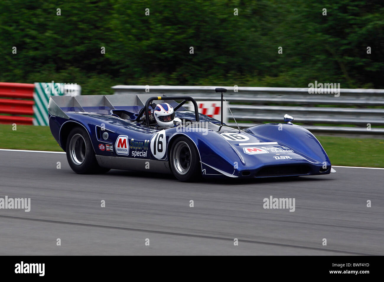 Tom Walker fahren ein Lola T160 Spyder an Marken Luke Masters historische Festival 2010 Stockfoto