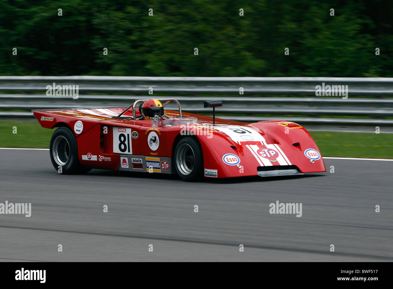 Kevin Wilkins ein Chevron B19 in Brands Hatch Masters Historic Festival fahren. Stockfoto