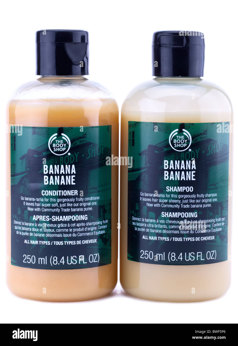 Zwei 250 ml Flaschen der Karosseriebau Banane Conditioner und Banane shampoo Stockfoto