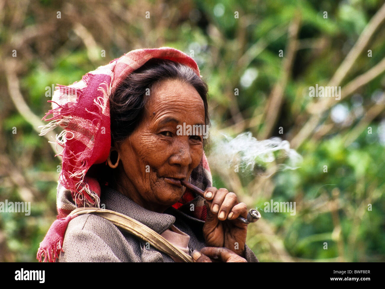 Jinuo Frau Pfeife, Xishuangbanna, Yunnan, China Stockfoto