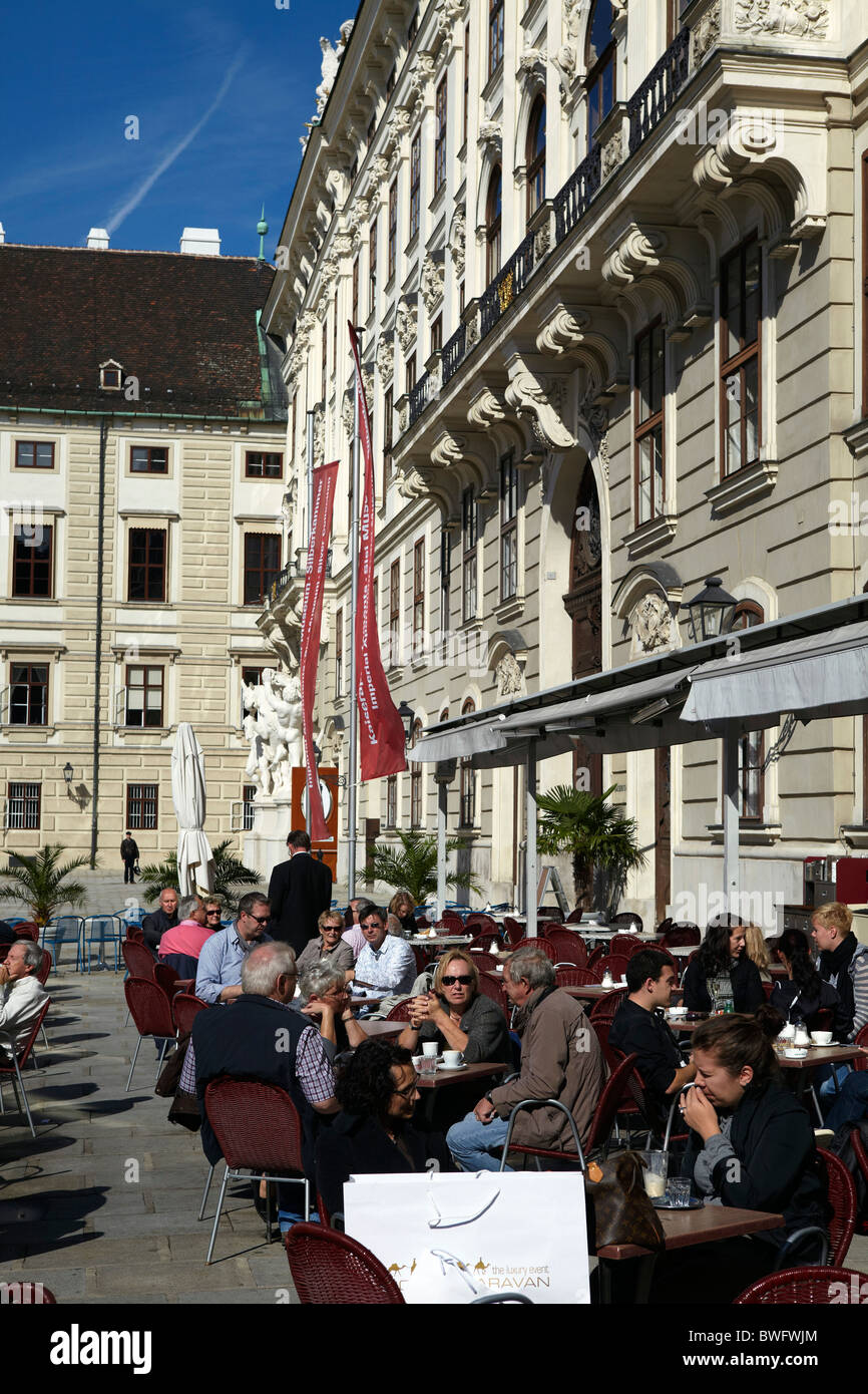 belebten Café Hofburg Palast, Wien, Österreich Stockfoto