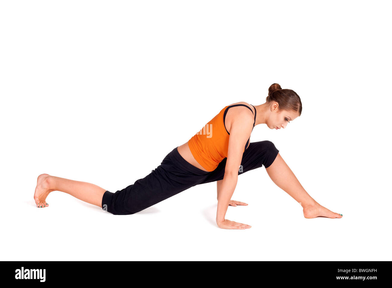 Frau tun Vorbereitung Übung für Monkey Gott Pose yoga Haltung, Sanskrit Name: hanumanasana Stockfoto