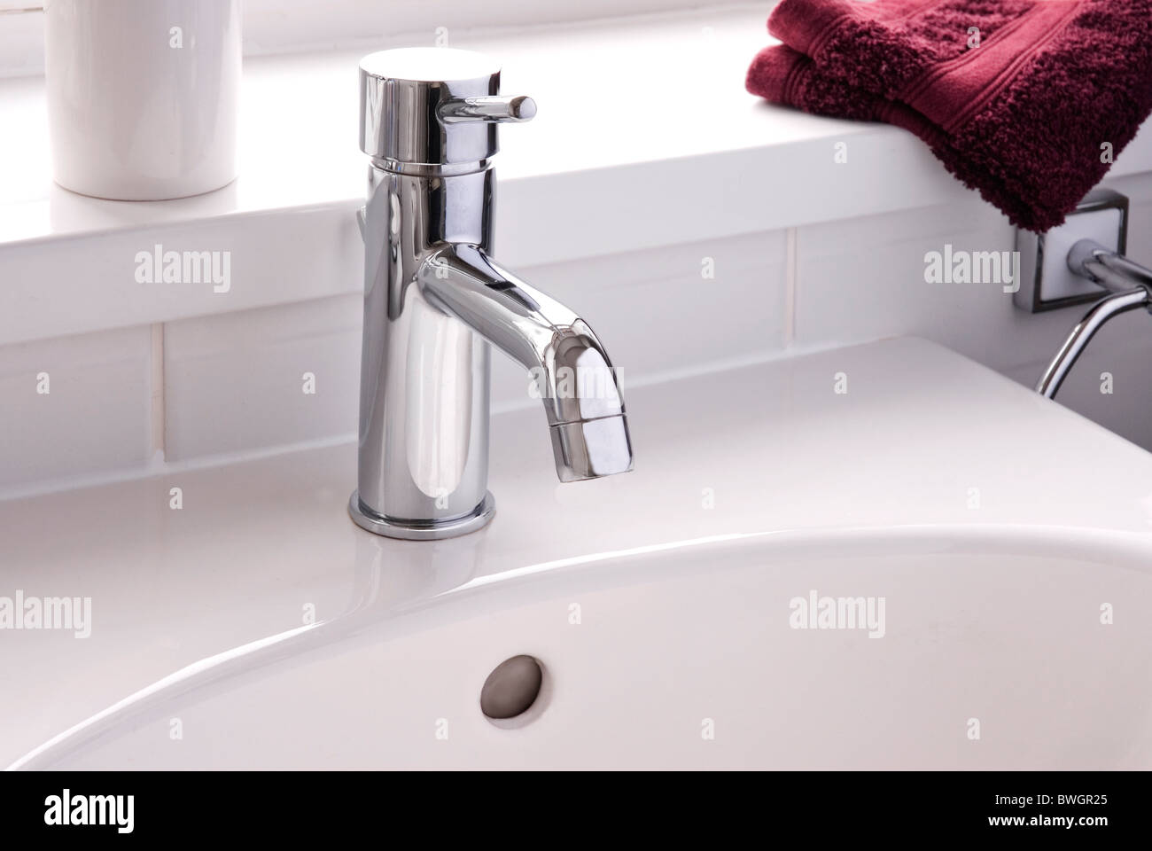 Badezimmer Waschbecken Wasserhahn. Stockfoto