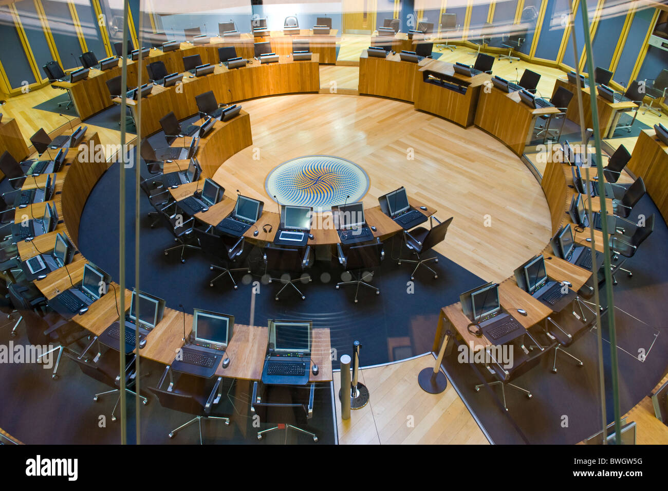 Debattierende Nutzraum der Nationalversammlung für Wales Senedd Gebäude am Cardiff Bay South Wales UK Stockfoto