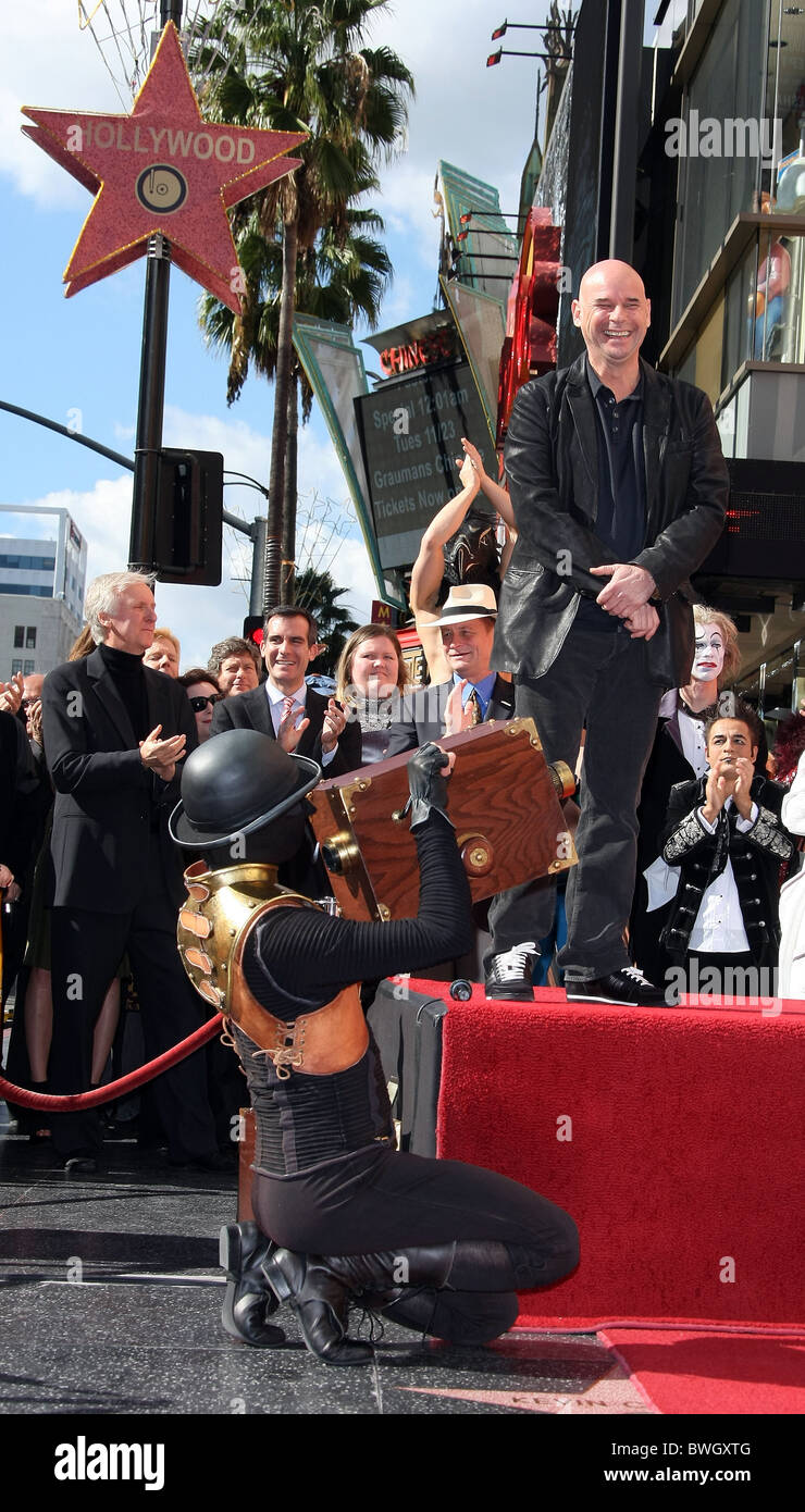 JAMES CAMERON GUY LALIBERTE GUY LALIBERTE geehrt mit Stern auf dem HOLLYWOOD WALK OF FAME LOS ANGELES Kalifornien USA 22 Novem Stockfoto