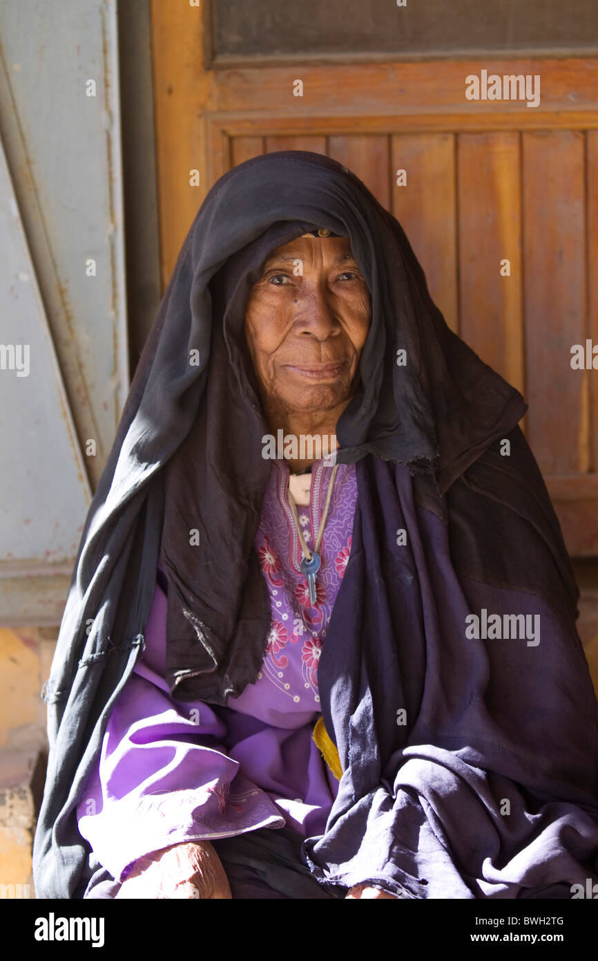 Porträt der marokkanischen Seniorin Stockfoto