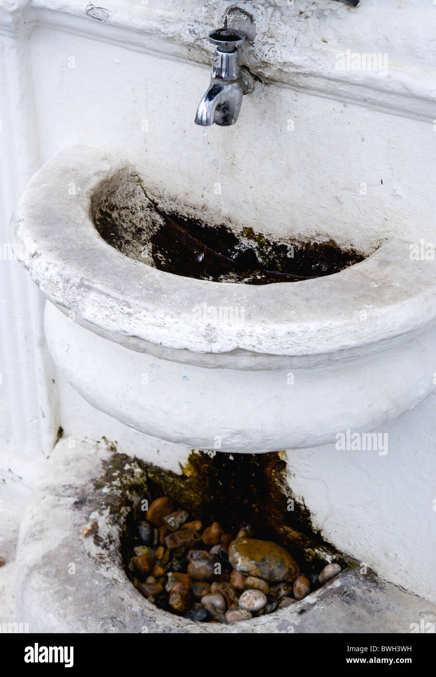 England, West Sussex, Bognor Regis, kostenloses Trinkwasser Leitungswasser auf der Promenade neben dem Strand. Stockfoto