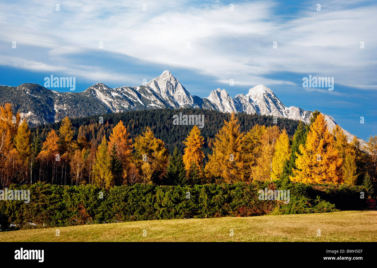 Herbstlandschaft in Seefeld Tirol Österreich Stockfoto