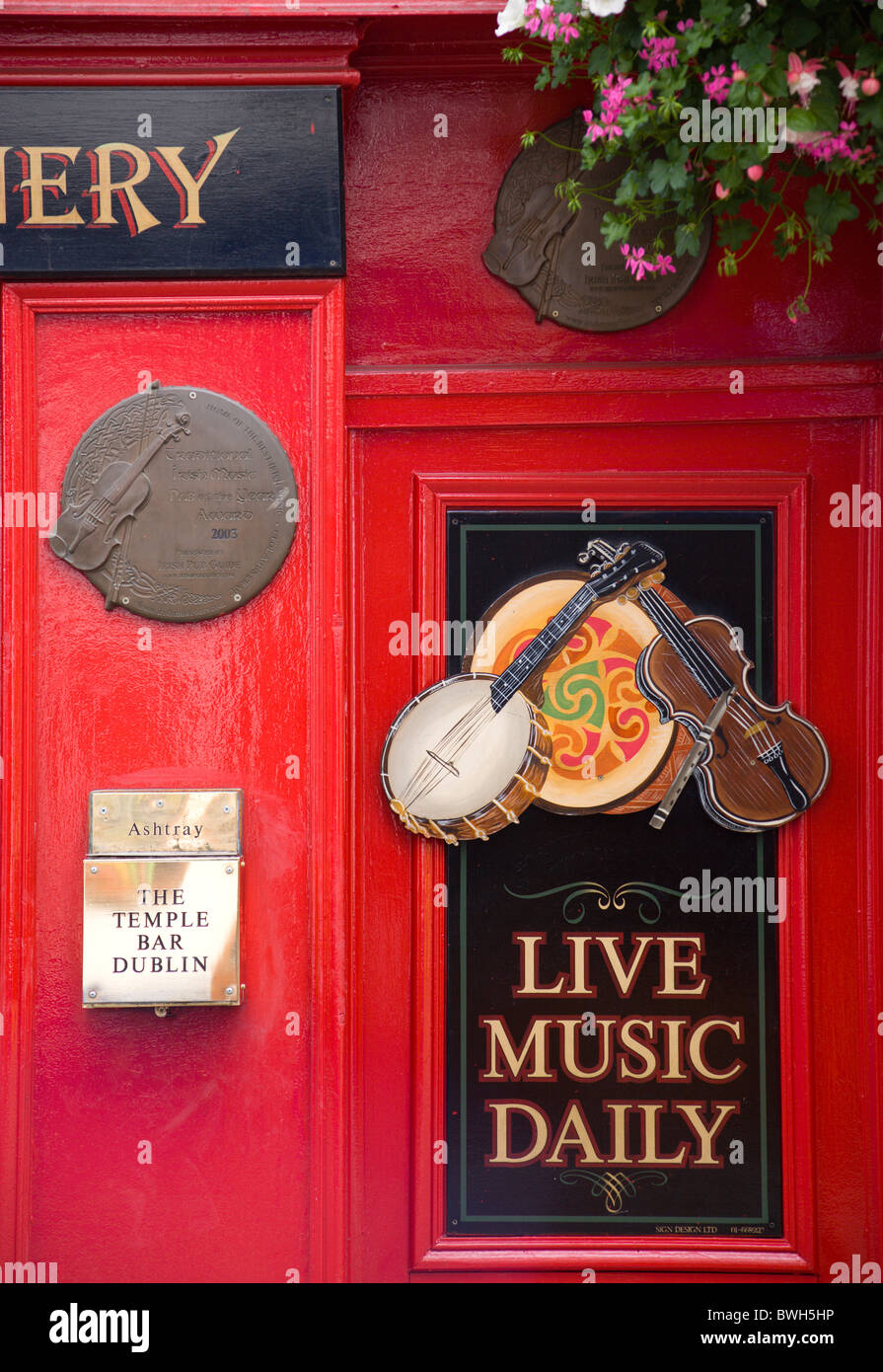 Irland, Grafschaft Dublin, Dublin City, Schild an Temple Bar traditionelles irisches Pub Werbung täglich live-Musik. Stockfoto