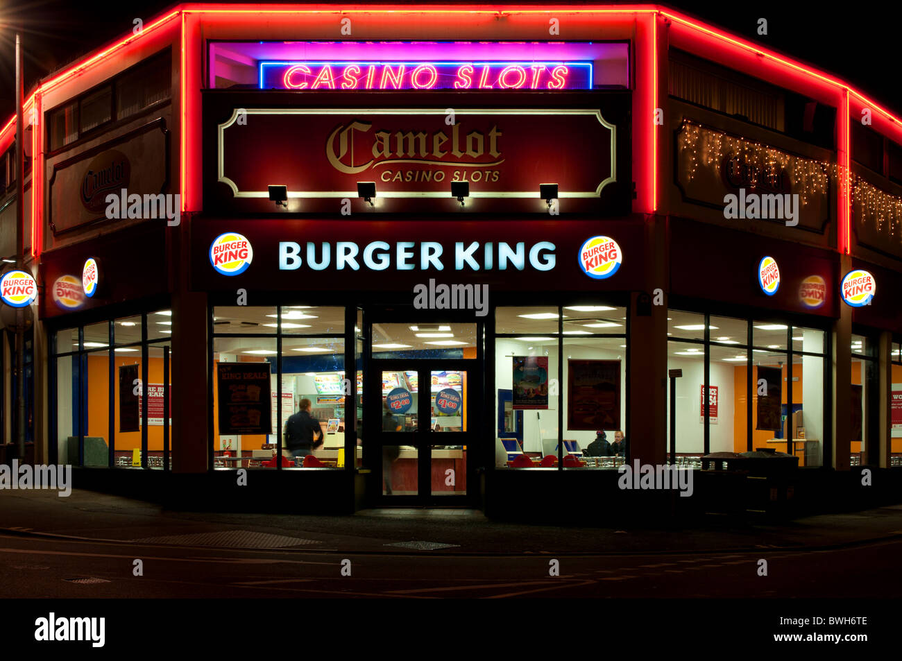 ein Burger king Restaurant in der Nacht Stockfoto