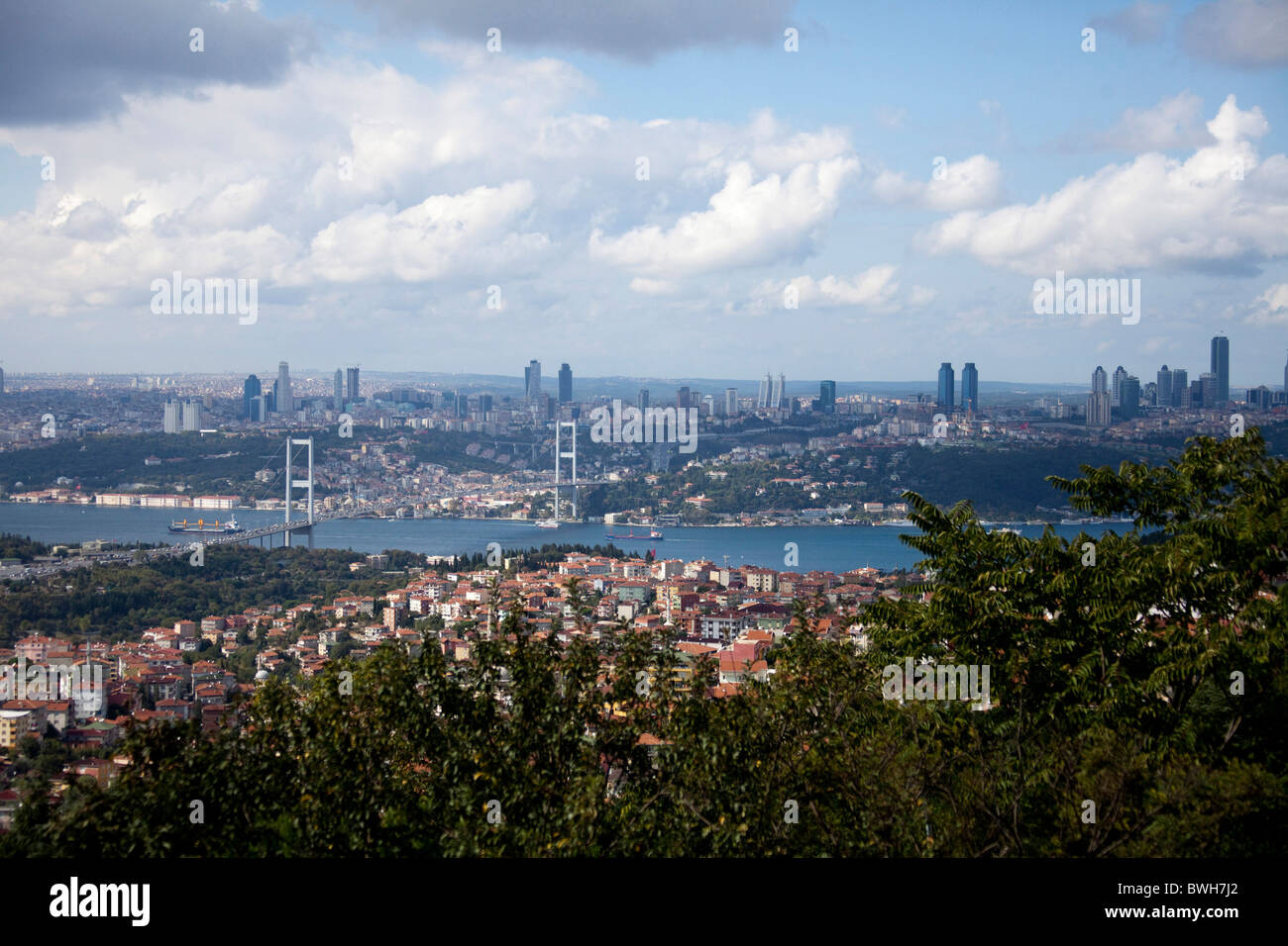 Istanbul-allgemeine Ansicht der modernen Stadt, Europa Seite aus Asien mit Brücke über den Bosporus. 101296 Turkey Stockfoto