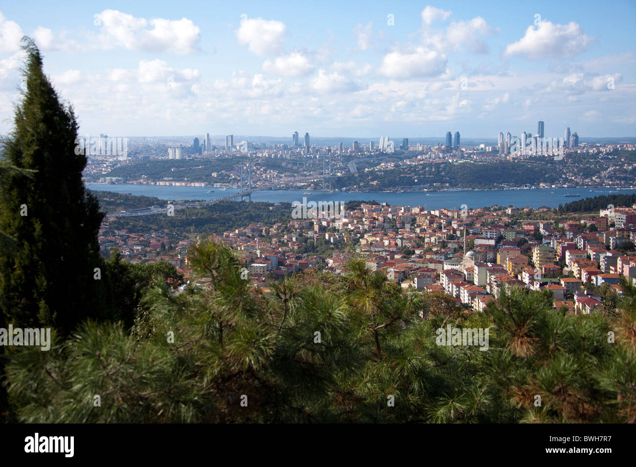 Istanbul-allgemeine Ansicht der modernen Stadt, Europa Seite aus Asien mit Brücke über den Bosporus. 101313 Turkey Stockfoto