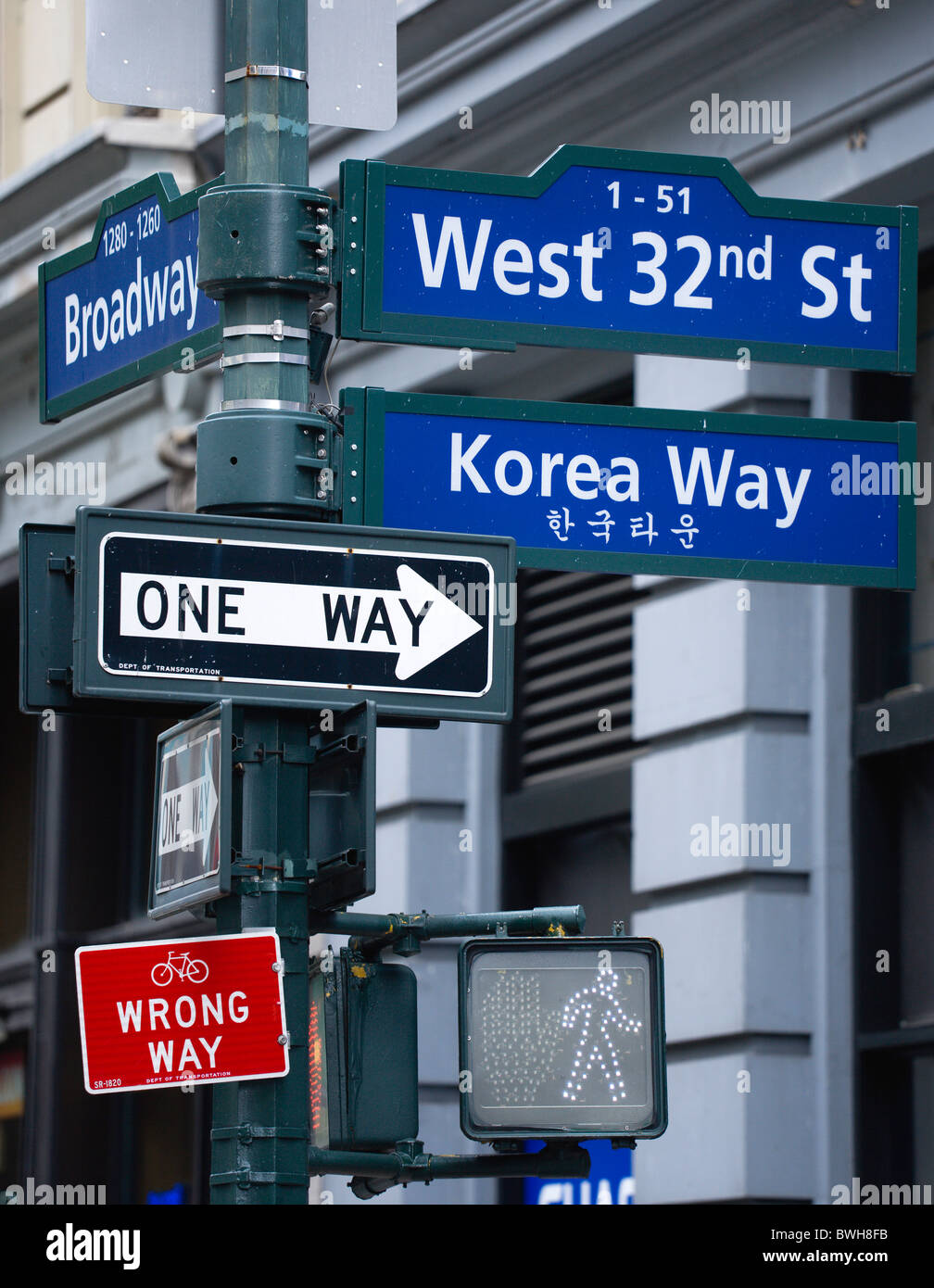 USA New York NYC Manhattan Straße Zeichen für West 32nd Street auch bekannt  als Korea Weg in Little Korea in Midtown Stockfotografie - Alamy