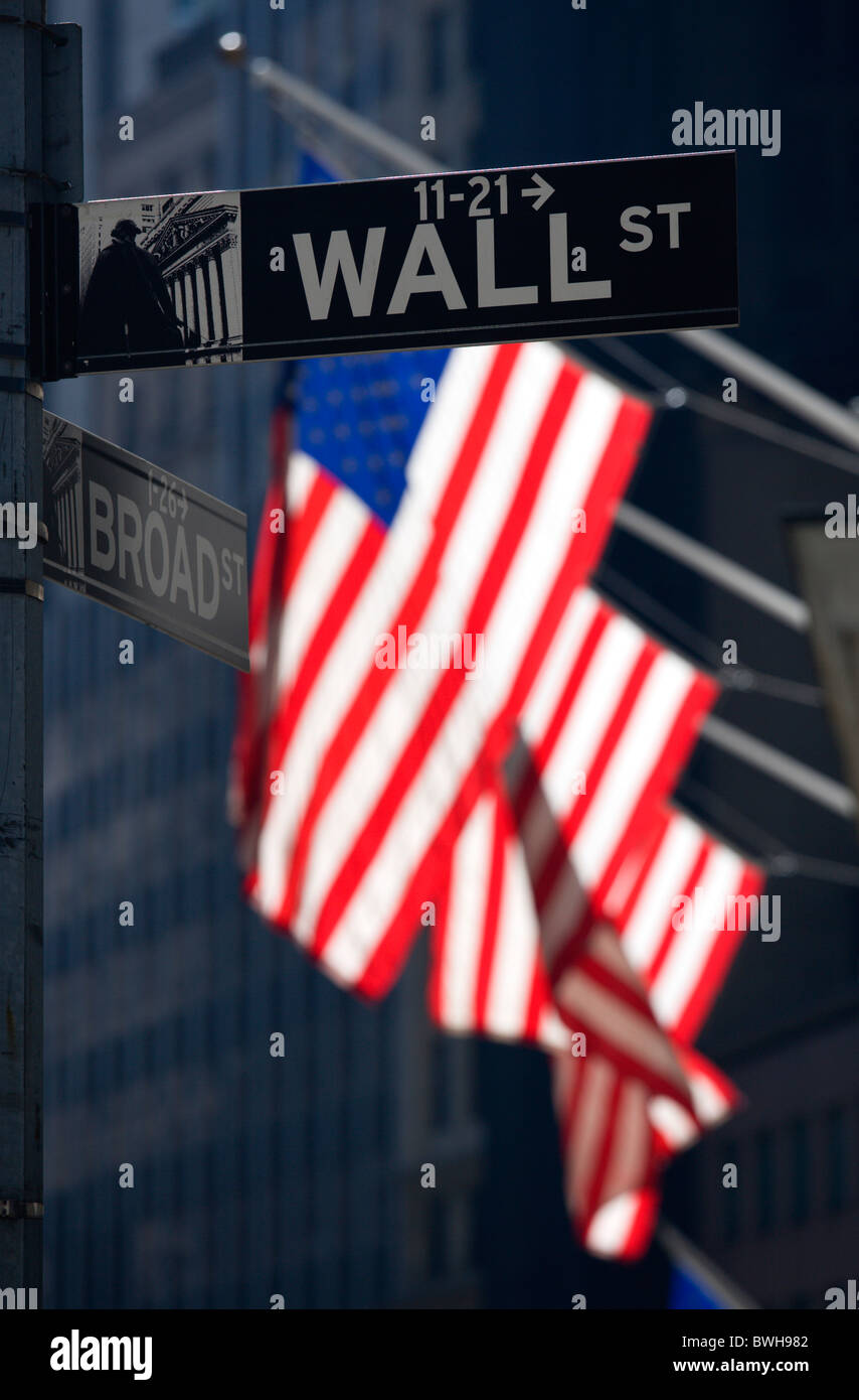USA New York NYC Manhattan NYSE Flags außerhalb der New Yorker Börse in der Broad Street neben Wall Street Stockfoto