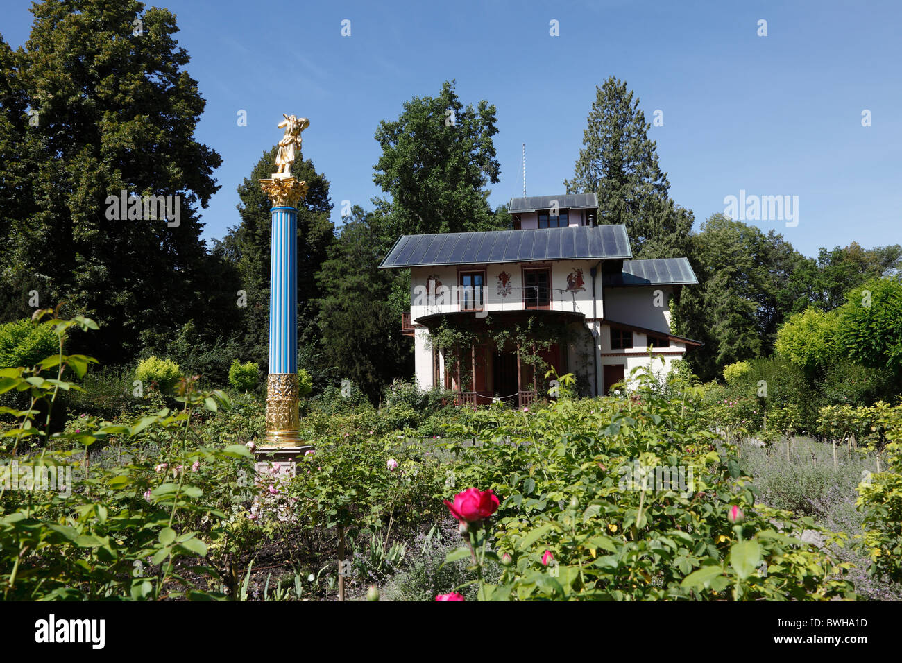 Casino, Rosarium rose Garten und Glassäule, Insel Roseninsel, Starnberger See Lake, Fuenfseenland Region Oberbayern Stockfoto