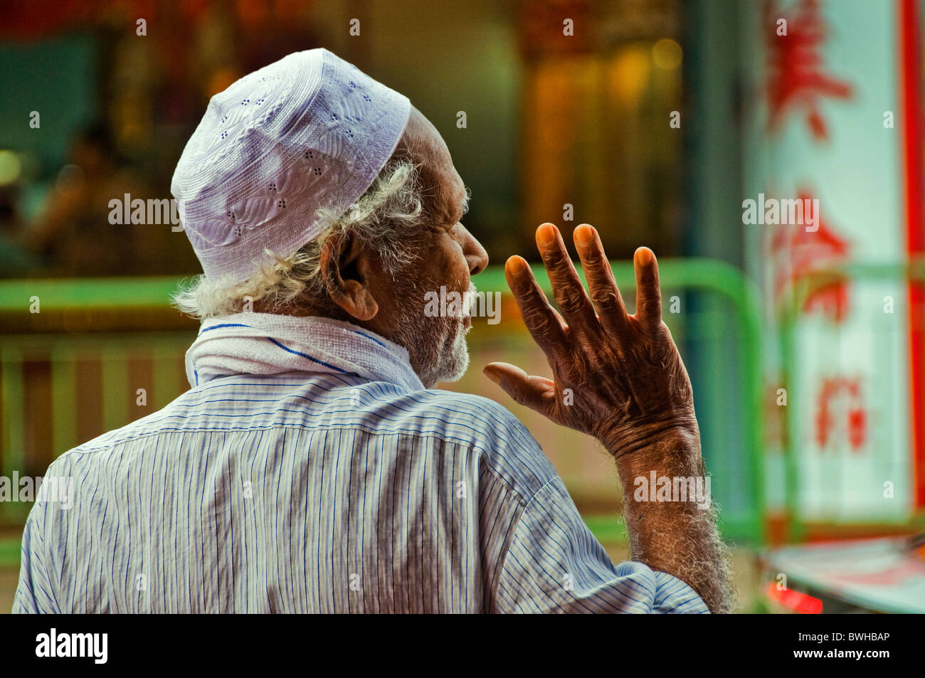 Porträt der indischen Mann in Tür in Singapur Little India Stockfoto