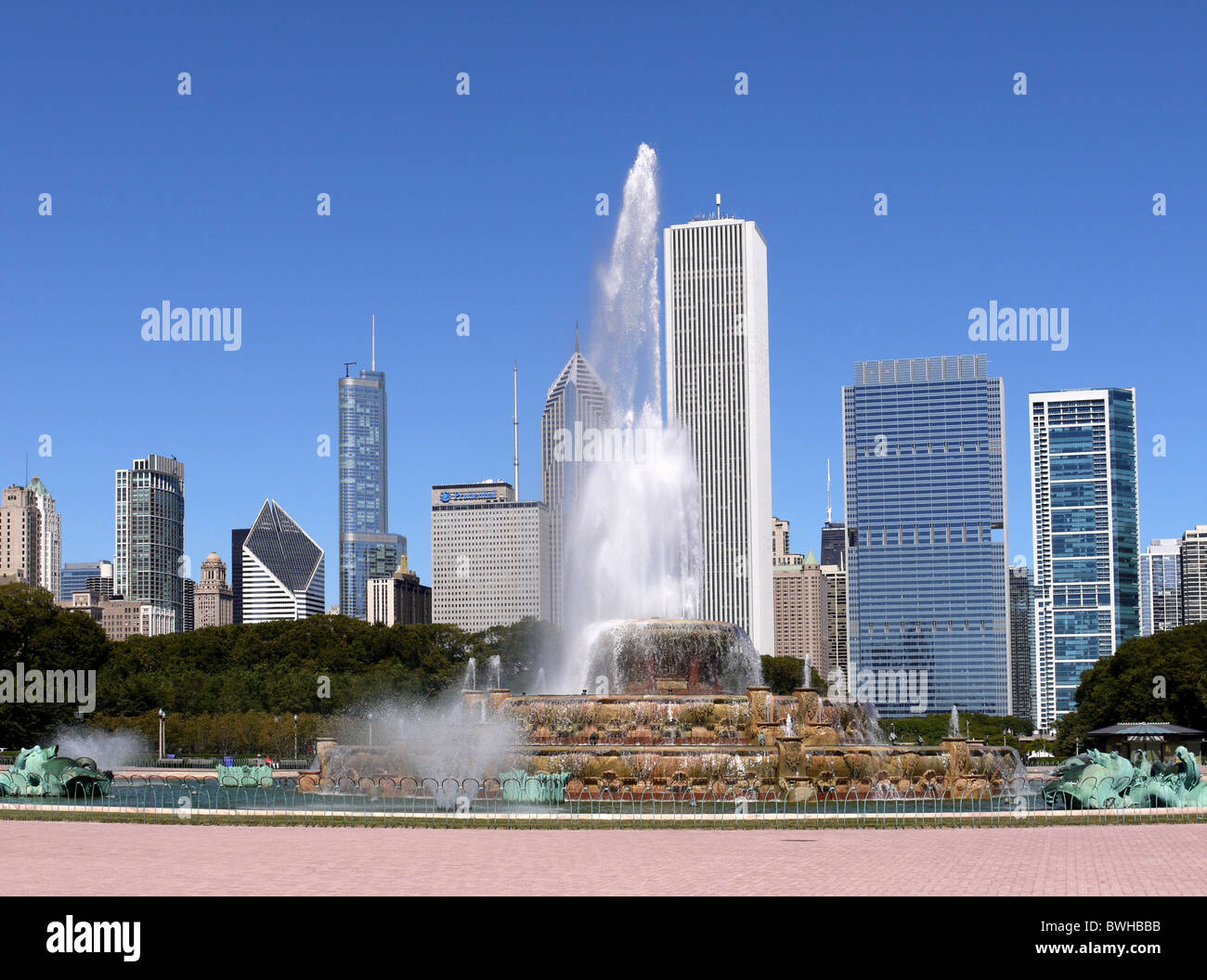 Skyline von Chicago und Buckingham Fountain Stockfoto