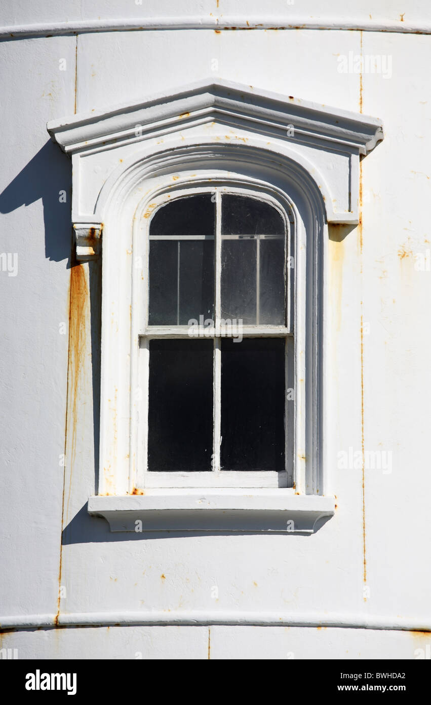 Das Fenster der Nauset Beach Leuchtturm, Eastham Cape Cod. Diese Gusseisen Licht wurde im Jahr 1877 gebaut, USA Stockfoto