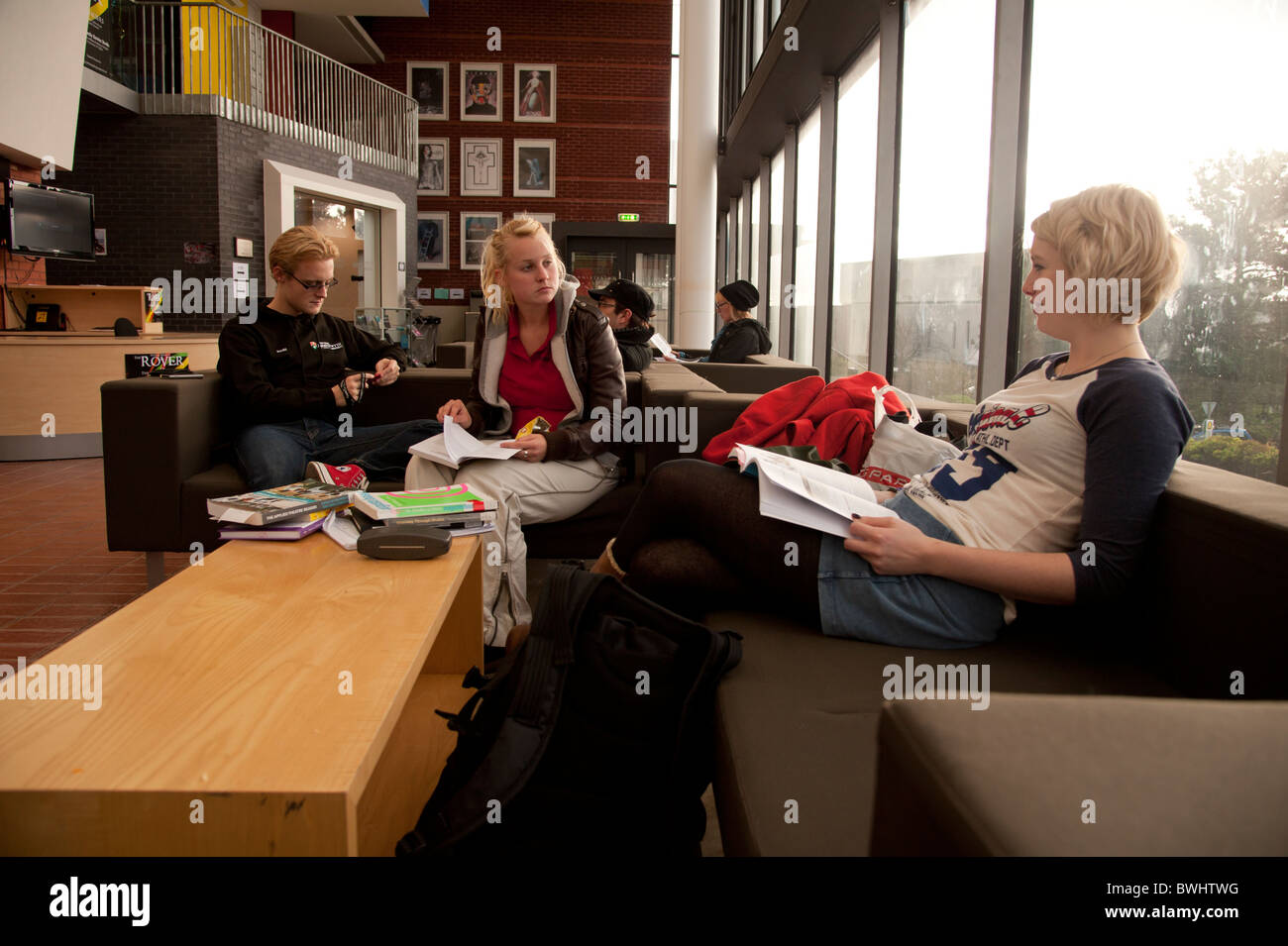 Studenten in der Abteilung Theater Studies Aberystwyth University, Wales UK Stockfoto