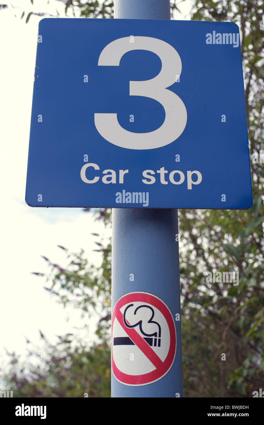 3-Auto-Stop-Schild, Melton Bahnhof Stockfoto