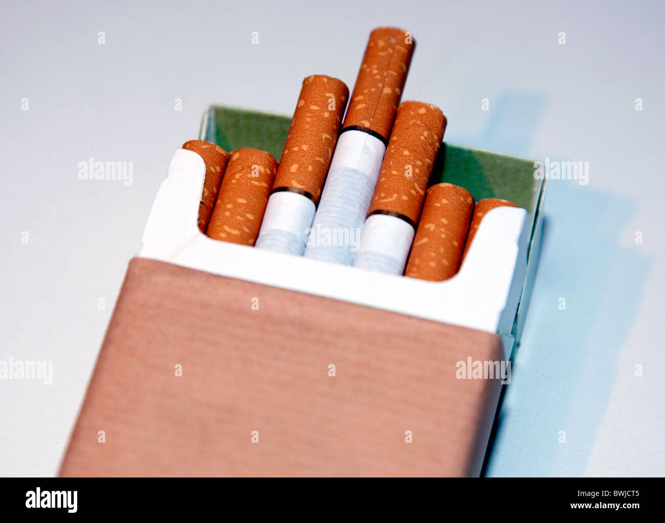 Cigarettes cigarette packets uk Fotos und Bildmaterial in hoher