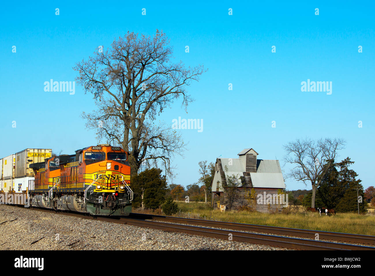 Eine BNSF Railway intermodalen Güterzug in Illinois. Stockfoto