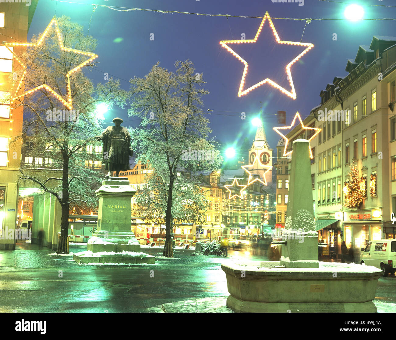Stadt St. Gallen winter am Marktplatz Nacht Nacht Weihnachten Beleuchtung Schnee Dekoration alt sein, um Stockfoto