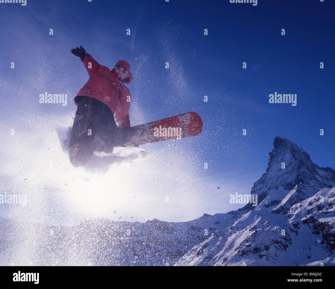 Snowboarder Snowboard Snowboard Sprung Freeriden Wintersport Berge Alpen Schnee Matterhorn Kanton Vala Stockfoto
