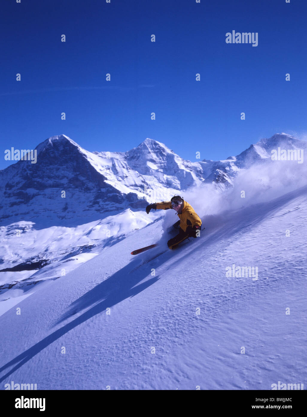 Skifahrer Aktion Ski Ski Free Riding tiefen Schnee Schnee Wintersport Wintersport Berge Alpen Jungfrau sind Stockfoto