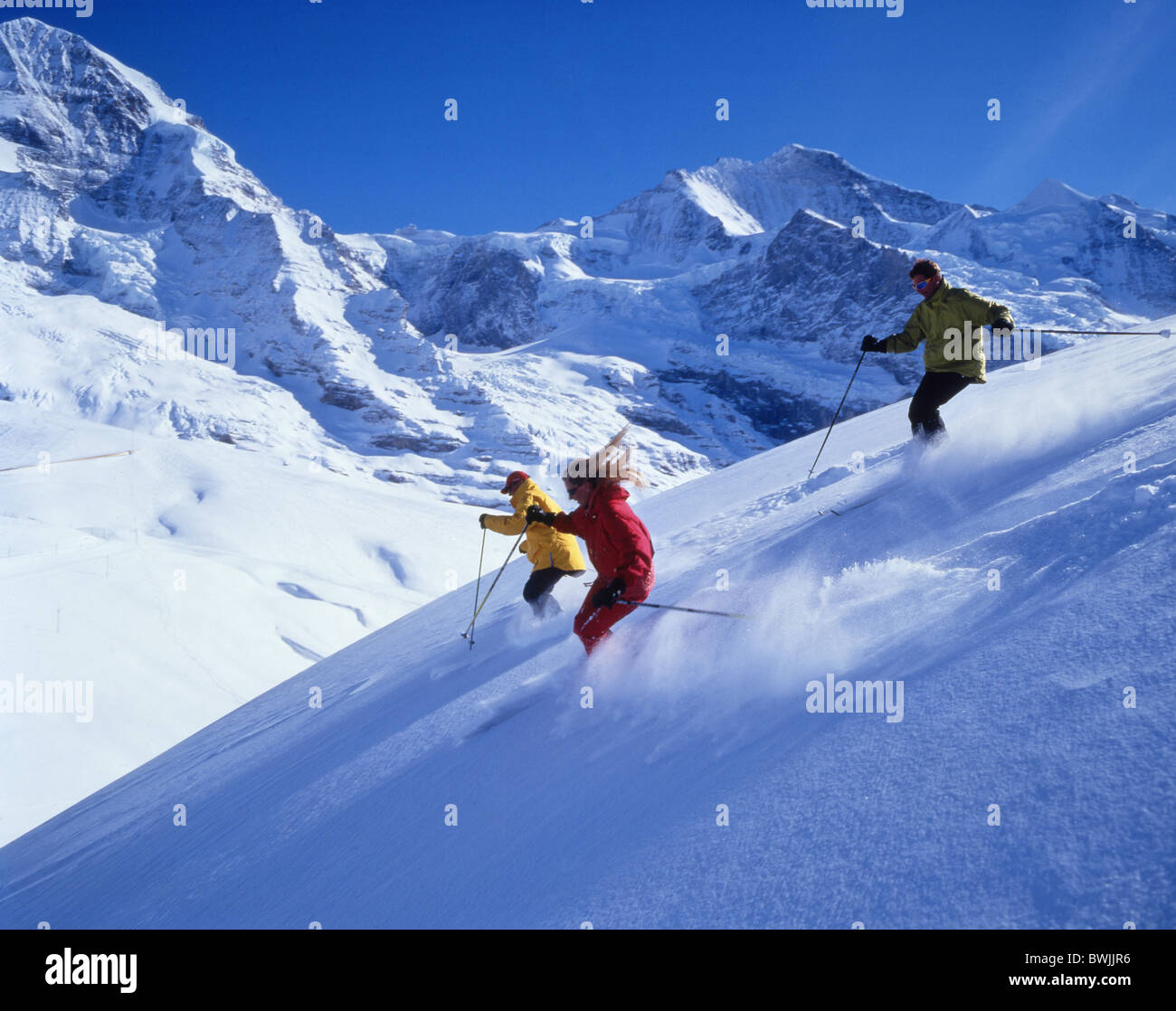Skifahrer-Gruppe Skiberge Tiefschnee Freeriden Skifahren Schnee Alpen Wintersport Wintersport Kleine Scheid Stockfoto