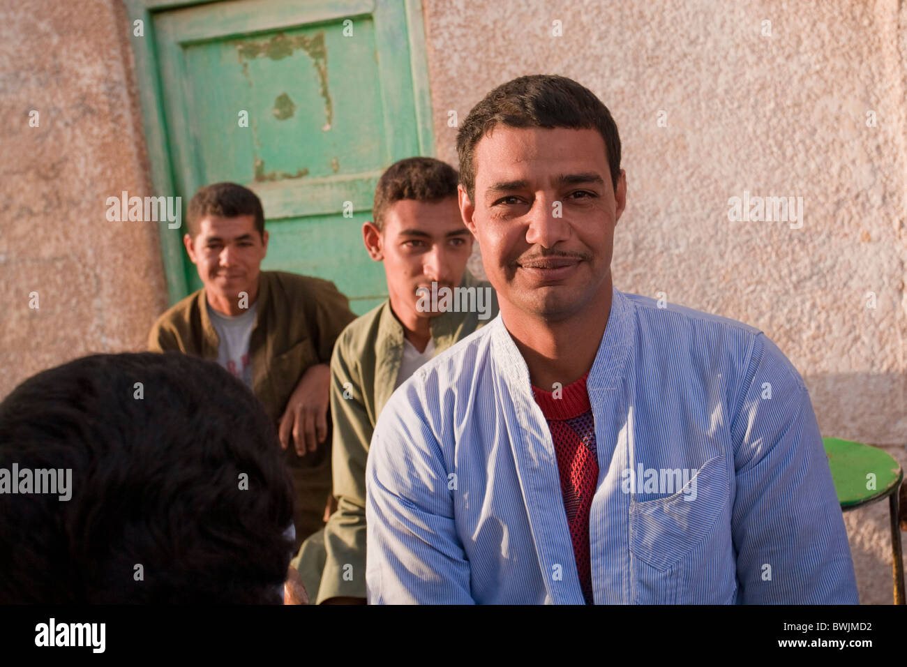 Agyptische Manner Alte Stadt Von Mut Dakhla Oase Agypten Stockfotografie Alamy