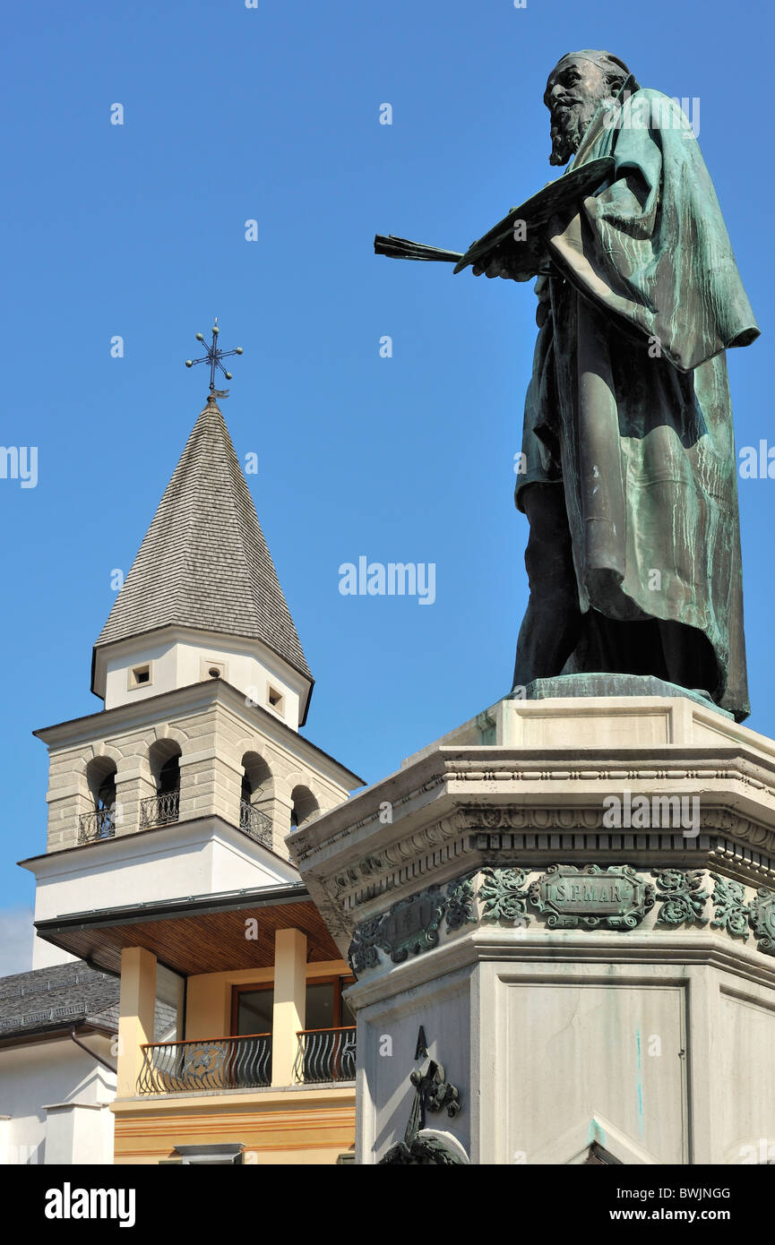 Statue des Malers Tizian / Tiziano Vecelli / Tiziano Vecellio in Pieve di Cadore, Dolomiten, Italien Stockfoto