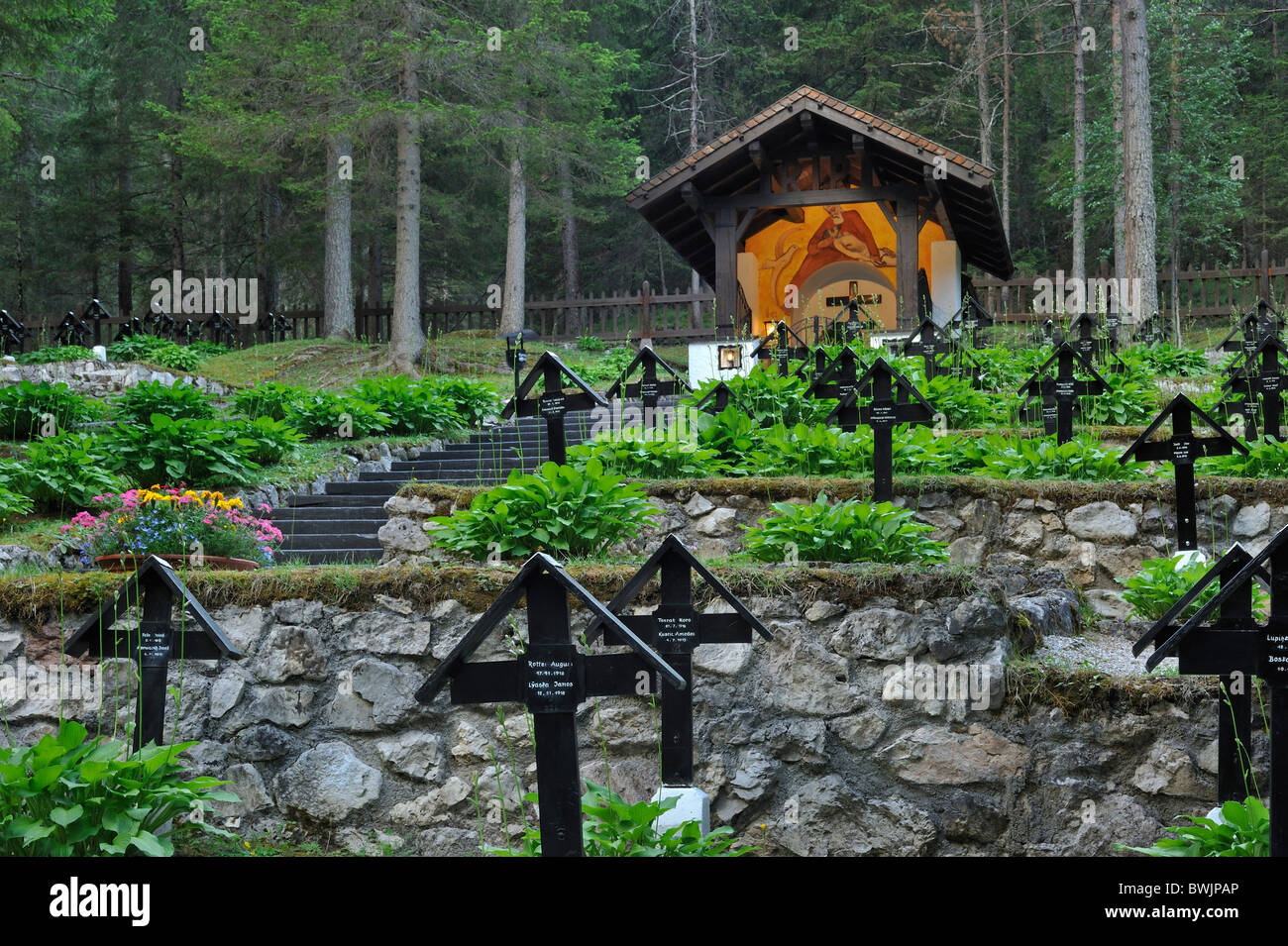 Ersten Weltkrieg ein Gräber auf dem deutschen WWI Soldatenfriedhof Nasswand in den Dolomiten, Italien Stockfoto