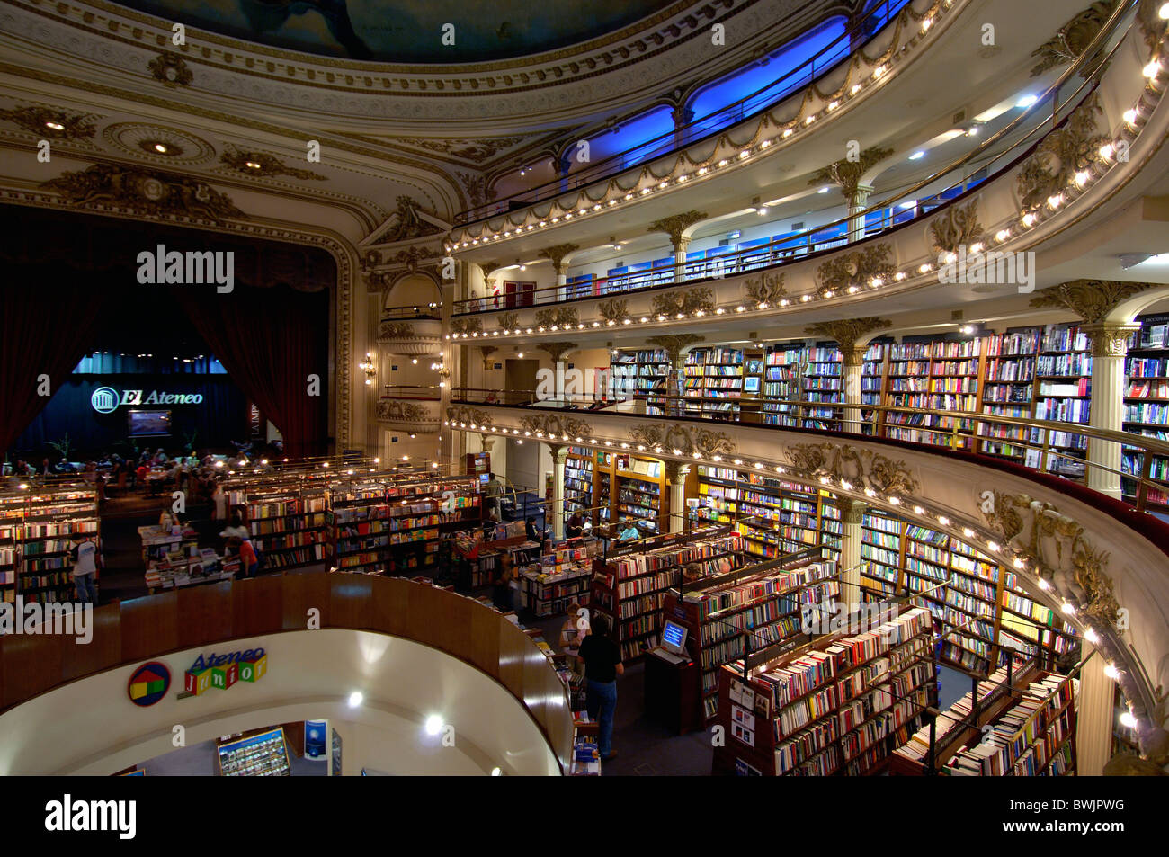 El Ateneo Buchhandlung Buch speichern innen Bücher Kunden alte Theater shopping Literatur Buenos Aires Argentinien Stockfoto